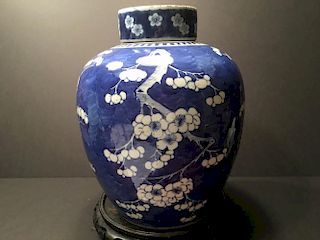 ANTIQUE Chinese Large Blue and White Covered Jar, 18-19th Century. 13" H
