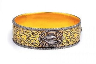 A Vintage Gold Hinged Bangle with Pair of Birds