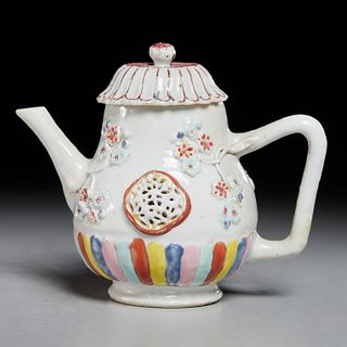 Qianlong Chinese Export teapot and cover, 18th c.