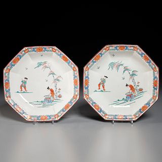 (2) large Kakiemon 'Hob in the Well' dishes, 18thc