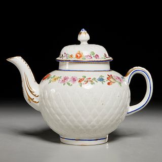 Chelsea porcelain teapot and cover, 18th c.