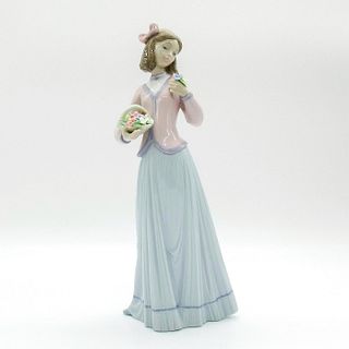 Innocence In Bloom 1007644 - Lladro Porcelain Figurine