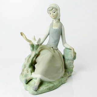 Shepherdess With Dove 1014660 - Lladro Porcelain Figurine
