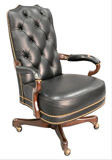 Leather Upholstered Executives Swivel Chair