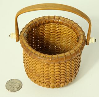 One Egg Nantucket Basket, Small Round Form with Swing Handle