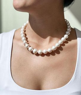 18k Pearl Necklace
