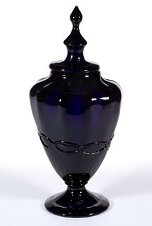 PATTERN-MOLDED AND CHAIN DECORATED COVERED APOTHECARY JAR