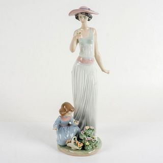 Flowers In Bloom 1006648 - Lladro Porcelain Figurine
