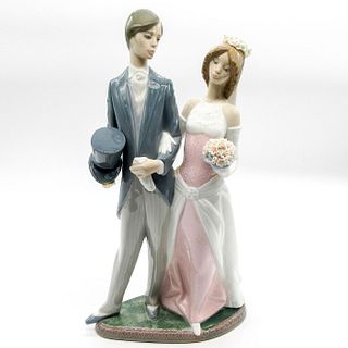 Matrimony 1001404 - Lladro Porcelain Figurine