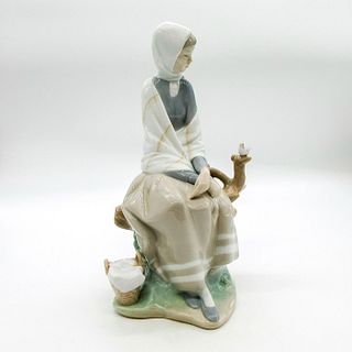 New Shepherdess 1004576 - Lladro Porcelain Figurine