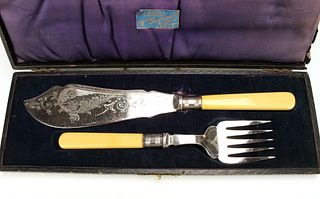 HALLMARKED SILVER FISH FORK & KNIFE SERVING SET IN BOX