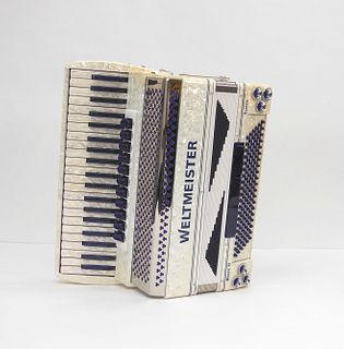 Weltmeister Monte 41 Classic Accordion.