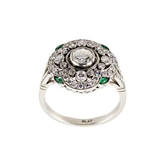 Ring in platinum with diamonds and emeralds  Art Deco period.
