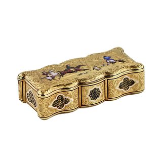 18K gold enameled snuffbox French work of the 19th century  with scenes of equestrian hunting.