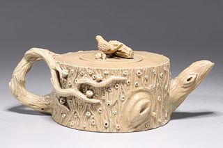 Elaborate Chinese Porcelain Teapot