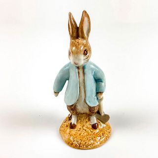 Peter Rabbit Digging - Beatrix Potter Figurine