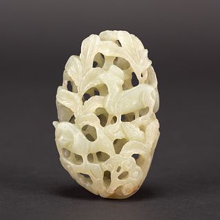 A CHINESE CARVED JADE PENDANT 