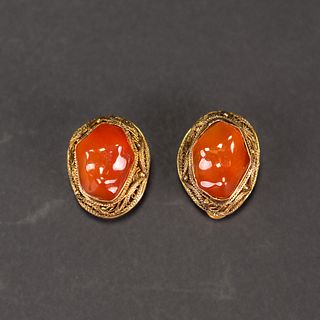 A PAIR OF CHINESE CARNELIA GILT EARRING SET 