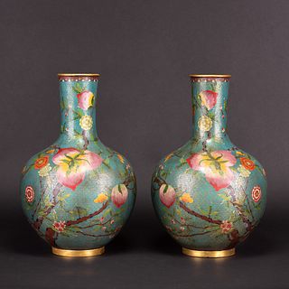 A PAIR OF CHINESE CLOISONNE ENAMEL 'NINE PEACH' VASES, 19/20TH CENTURY 
