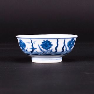 A BLUE AND WHITE 'LOTUS' DISH, QING DYNASTY 