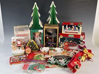 ASSEMBLED LOT OF CHRISTMAS ITEMS