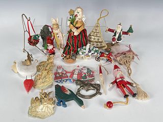 LOT OF VINTAGE CHRISTMAS ORNAMENTS 