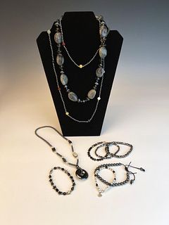 LOT OF NECKLACES AND BRACELETS JEWELRY 