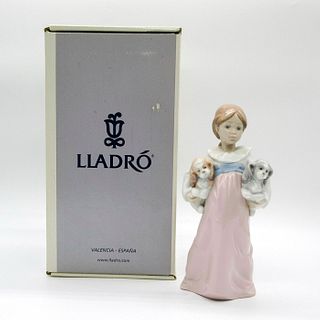 Arms Full Of Love 1006419 - Lladro Porcelain Figurine