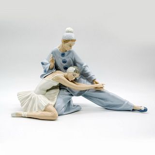 Closing Scene 1004935 - Lladro Porcelain Figurine