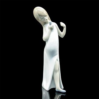 Girl Singer 1004612 - Lladro Porcelain Figurine