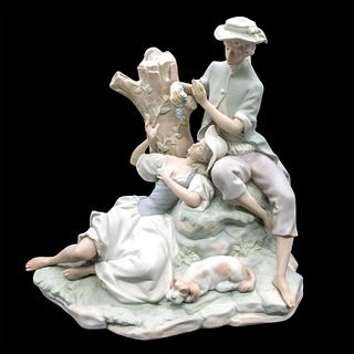 Romantic Group 1014662 - Lladro Porcelain Figurine