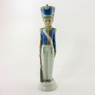 Soldier with Gun 1001164 - Lladro Porcelain Figurine