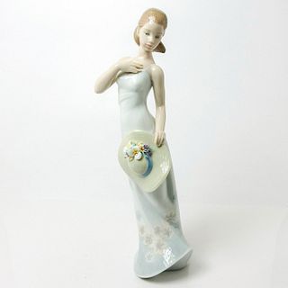 Spring Days 1009213 - Lladro Porcelain Figurine