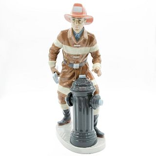 The Fireman 1005976 - Lladro Porcelain Figurine