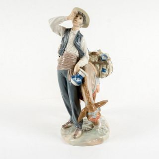 Typical Peddler 1004859 - Lladro Porcelain Figurine