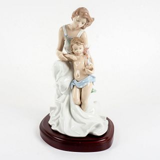 WHERE LOVE BEGINS 1007649 - Lladro Porcelain Figurine