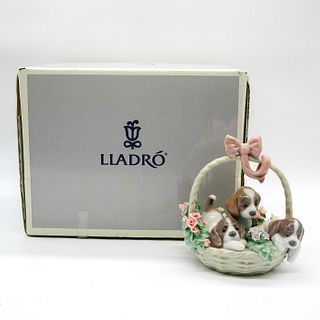A Litter Of Love 1001441 - Lladro Porcelain Figurine
