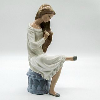 Nao by Lladro Figurine, Girl Combing Hair 02000282