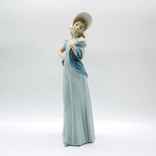 Nao by Lladro Porcelain Figurine, Dama Airosa