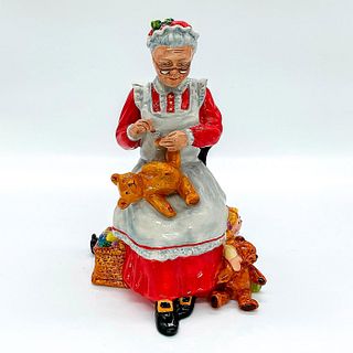 Pascoe and Company Figurine, Mrs. Claus PC1