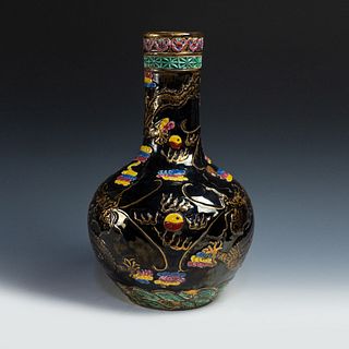 Chinese Qianlong Black Moriage Dragon Flying Pearl Vase
