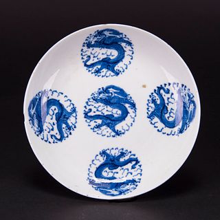 A BLUE AND WHITE 'DRAGON-MEDALLION' DISH 