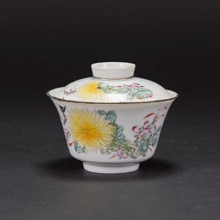 FAMILLE ROSE 'CHRYSANTHEMUM' CUP AND COVER, REPUBLIC PERIOD 