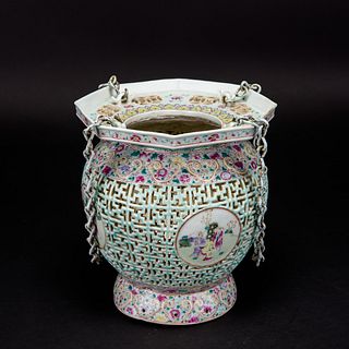 A CHINESE FAMILLE ROSE RETICULATED VASE 