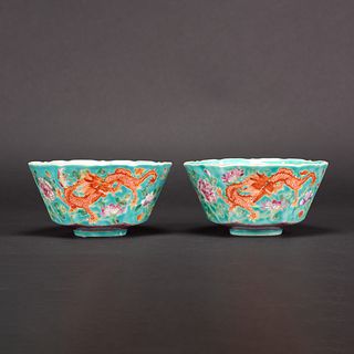 PAIR OF TURQUOISE GROUND FAMILLE ROSE BOWLS, 19TH CENTURY