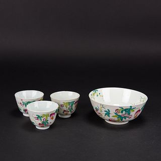 LOT OF 4, A FAMILLE ROSE 'MELON' BOWL AND THREE CUPS