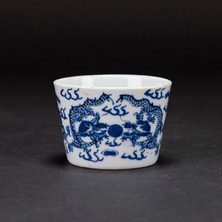 A BLUE AND WHITE 'DRAGON' CUP