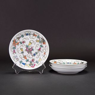 A GROUP OF 4 'FLOWER AND BUTTERFLY' DISHES 
