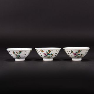 A GROUP OF 3, FAMILLE ROSE 'FLORAL' BOWLS, REPUBLIC PERIOD 