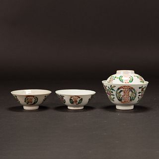 A GROUP OF 4, 3 FAMILLE ROSE 'FLORAL' CUPS AND A BOWL, REPUBLIC PERIOD  